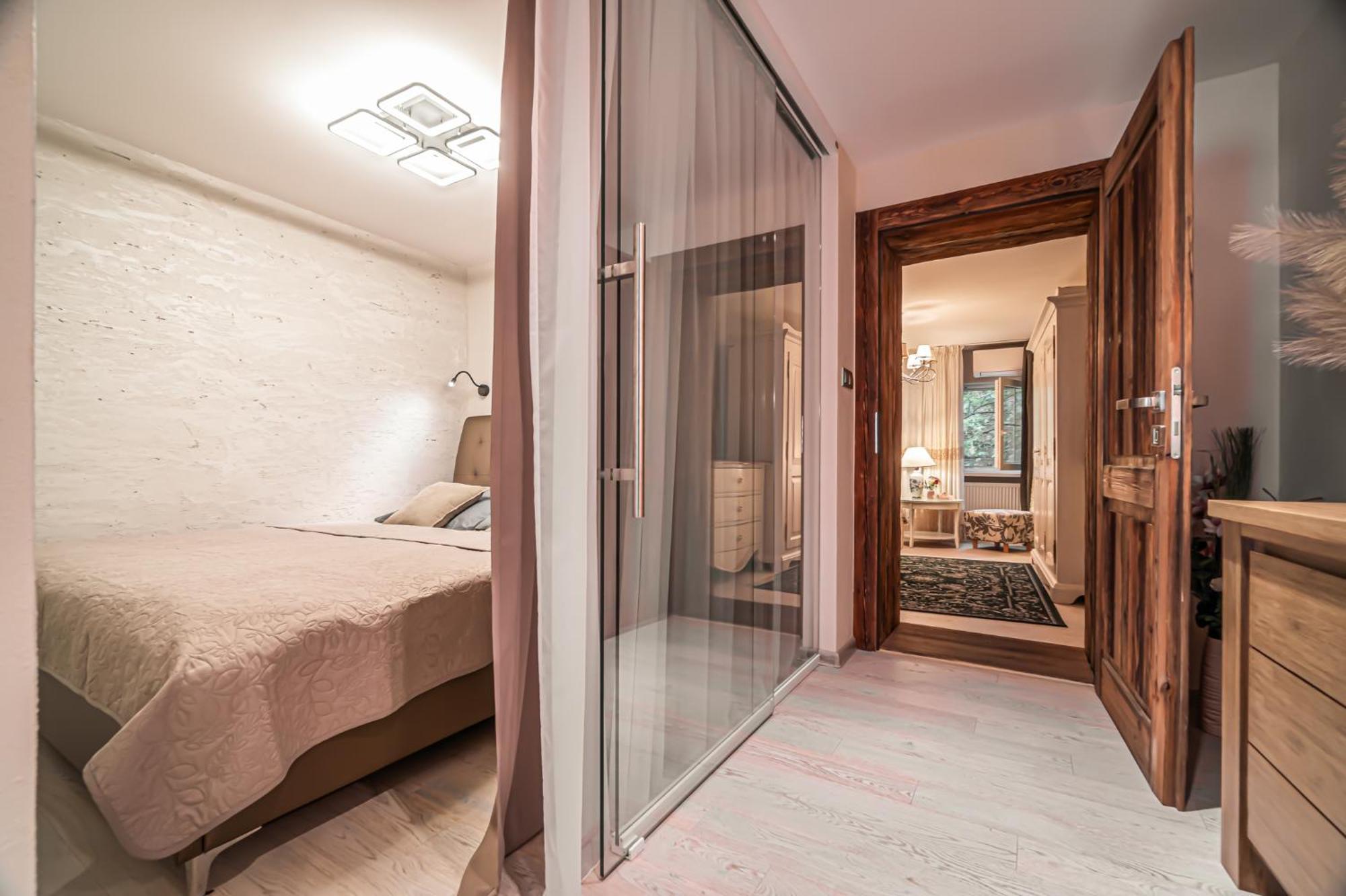 Luxurious And Royal Apartment In The Old Town Bratislava Exterior foto